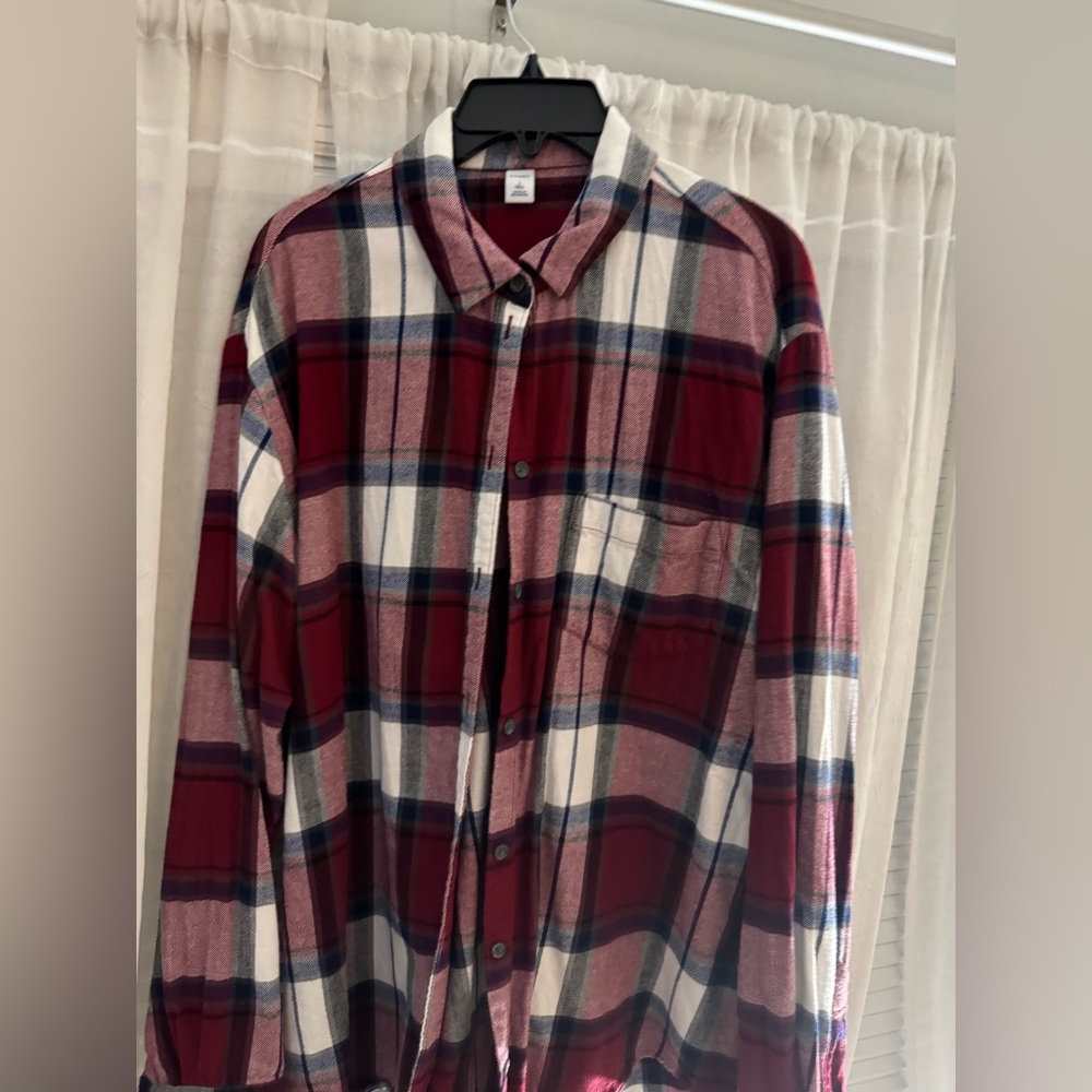 Old Navy Women’s Large Tall Red Plaid Shirt